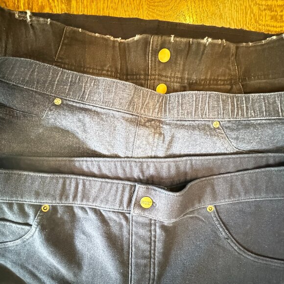 New w/ Tags 3 Pairs of HUE Brand Jeans Leggings - Picture 3 of 10